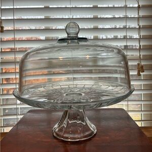 Elegant Glass Cake Stand with Dome Lid